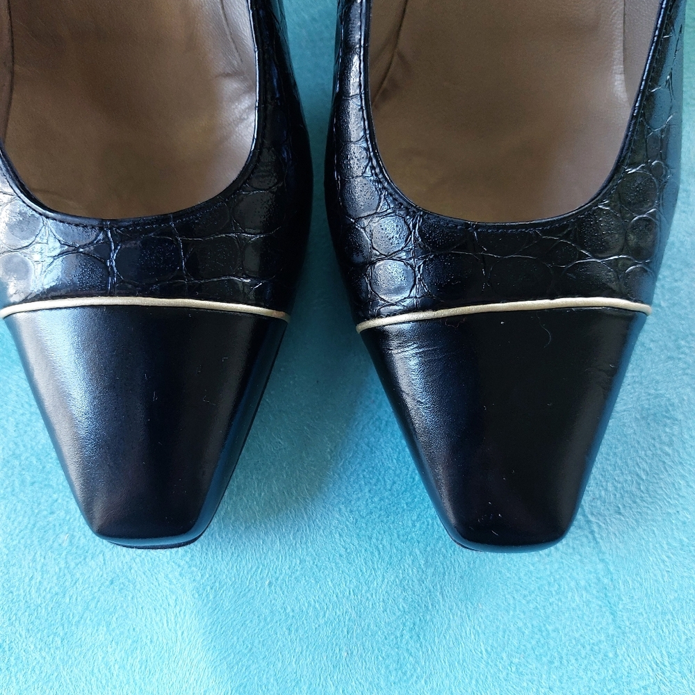 St. John 3" Leather Black Pump w/Smooth & Faux Alligator Pattern, Size 6B, Italy - Picture 5 of 11